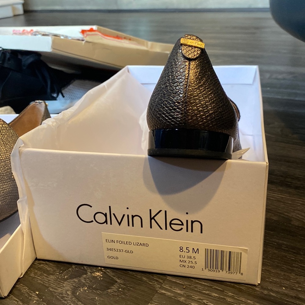 Womens Calvin Klein Brand New in box Elin Foiled lizard flat shoe size 8.5